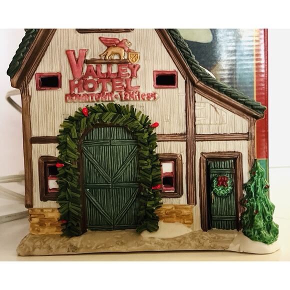 Vintage Valley Hotel Downtown 12 Mile St hand painted porcelain Lighted House - Picture 2 of 8